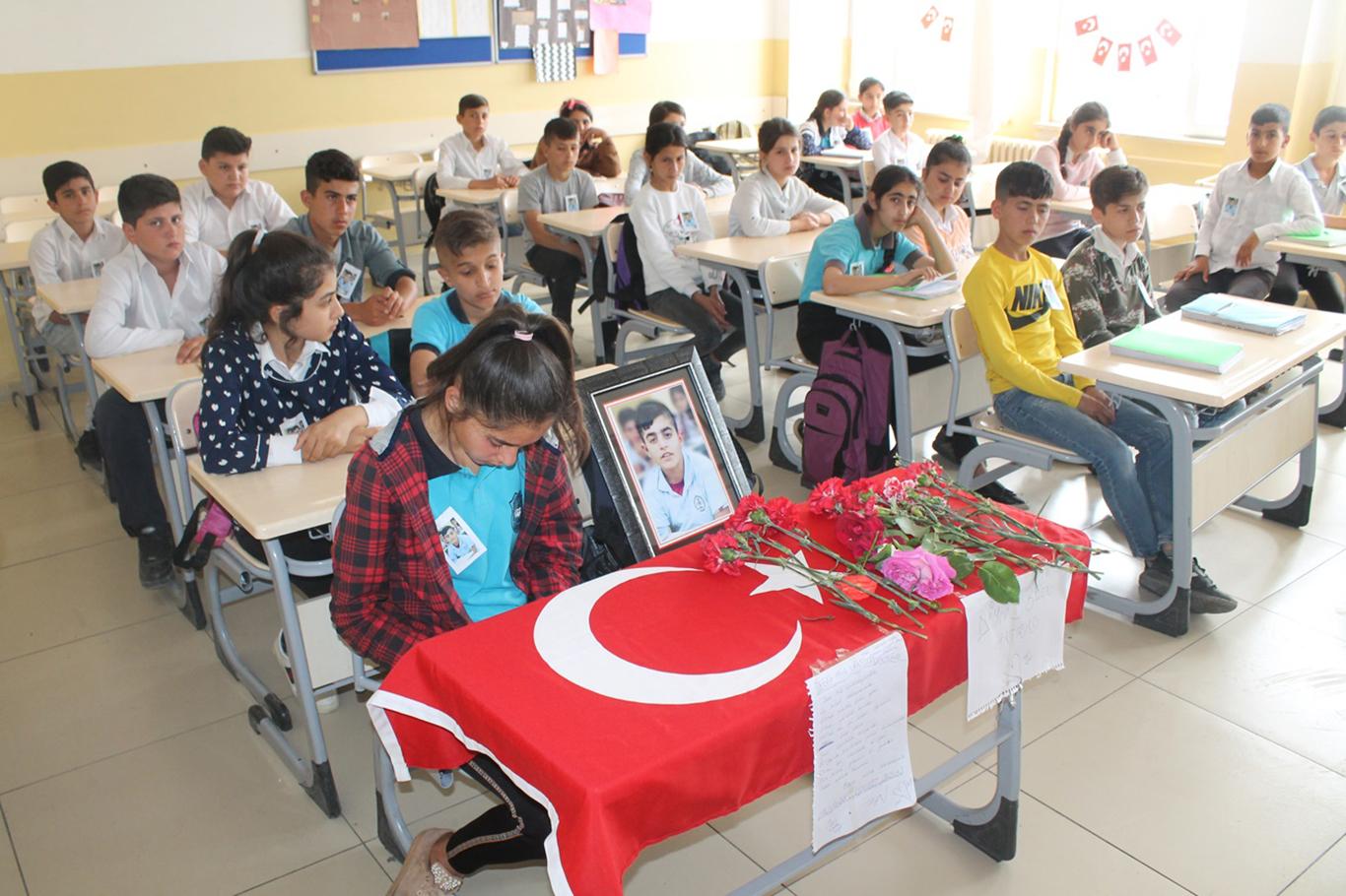 PKK'nin katlettiği küçük Diyar'ın sınıfında hüzünlü ders başı 